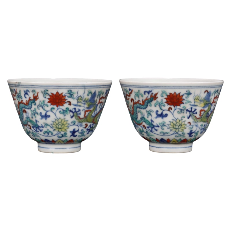 DOUCAI DRAGON PATTERN CUP (MADE IN THE CHENGHUA PERIOD OF THE MING DYNASTY): Height: 5 cm. Belly diameter: 7.5 cm.
