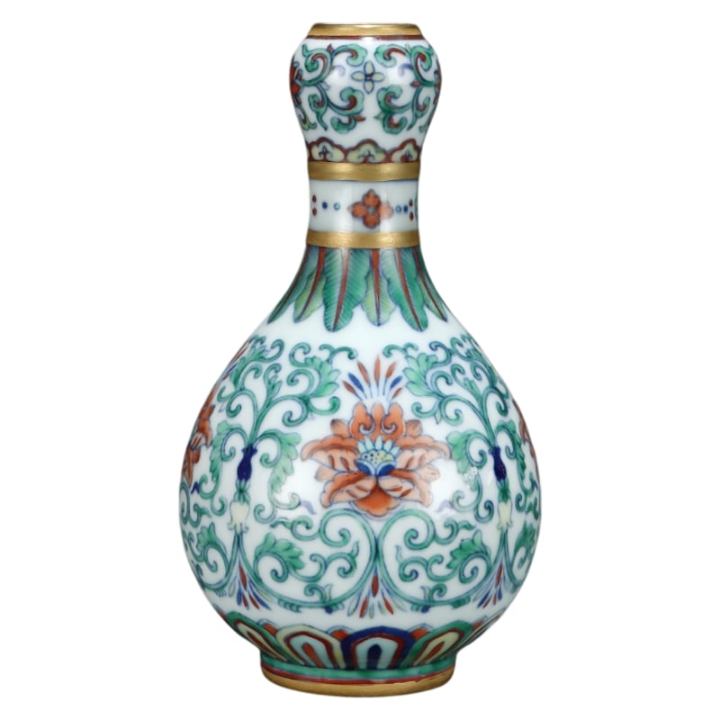 DOUCAI FLORAL PATTERN GILDED GARLIC-SHAPED VASE: Height: 12.5 cm. Belly diameter: 7 cm