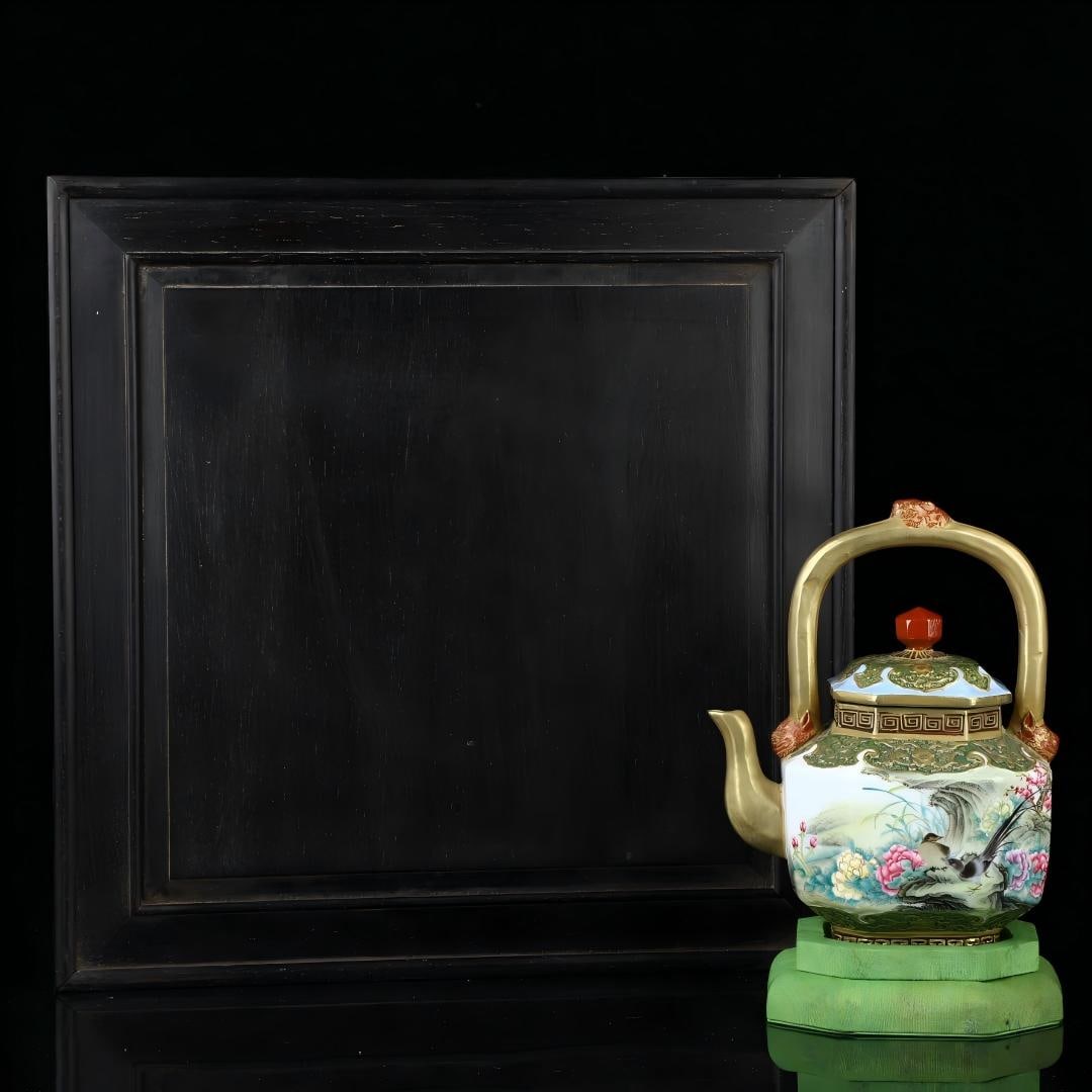ENAMELED TEAPOT WITH HANDLE: Height 14.5cm Width 11cm