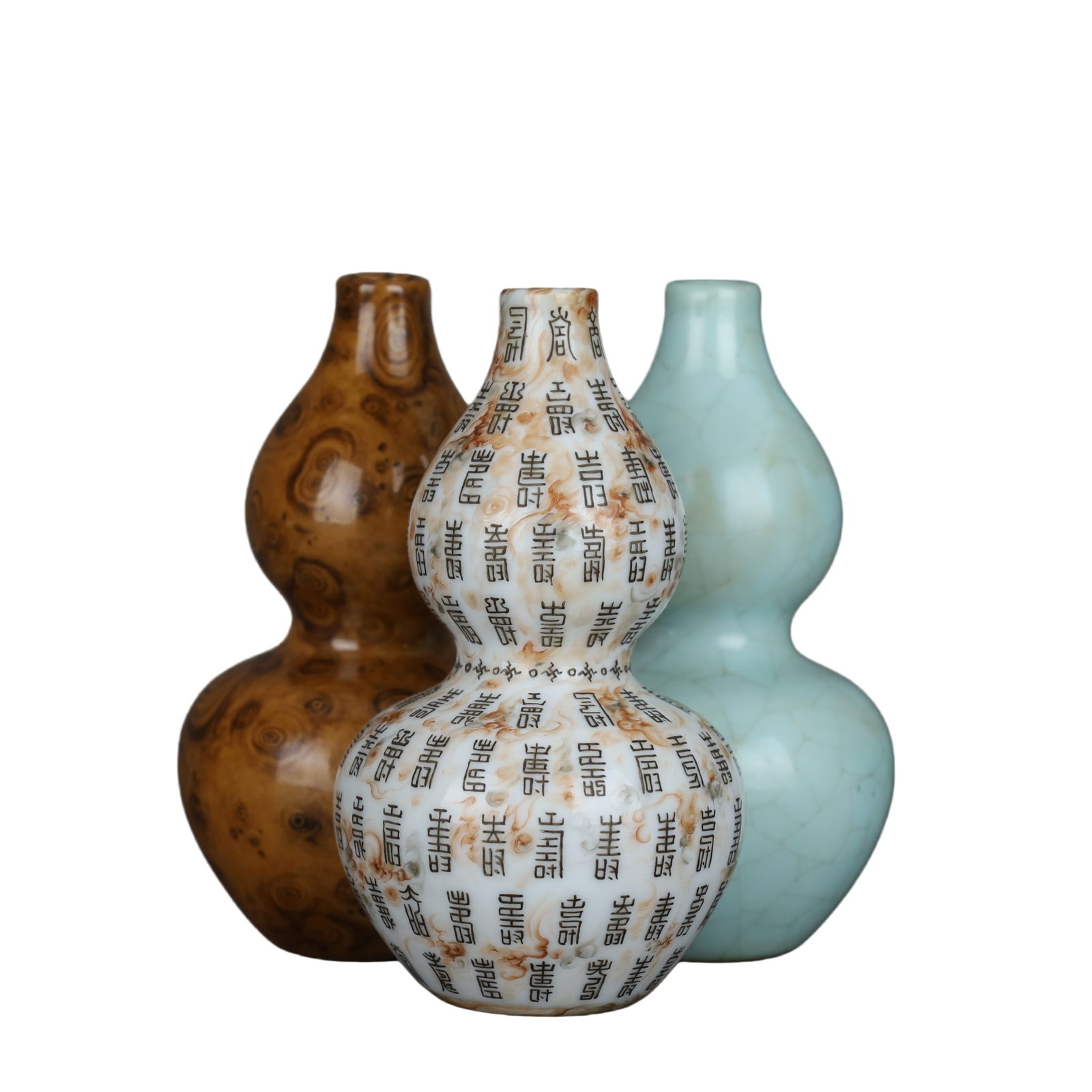 FAMILLE ROSE TRIPLE GOURD VASE: Height 12cm, belly diameter 12.6cm