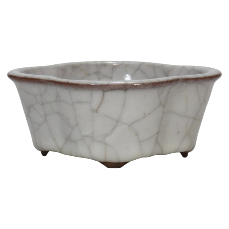 SONG DYNASTY GUAN KILN MOON WHITE GLAZED BEGONIA WASHER: Height 5.8 cm, mouth width 14.5 cm