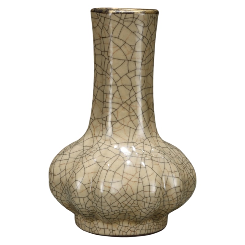 SONG DYNASTY GE WARE MELON-SHAPED VASE WITH GILDED INSCRIPTION: Height: 22.8 cm