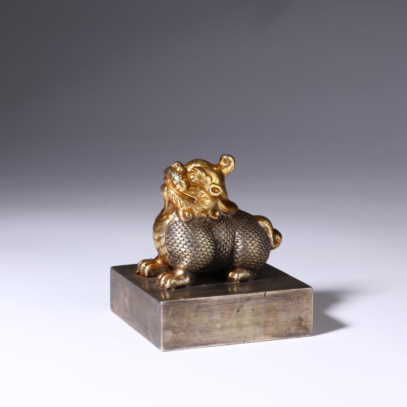 GILDED BRONZE SEAL: Height 10.5cm Width 9cm