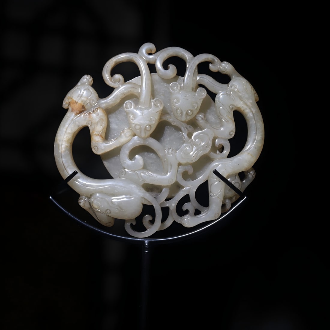 DOUBLE-DRAGON JADE DISC: 9.4 cm long, 8.9 cm wide, 1.1 cm thick, weighing 109 grams.