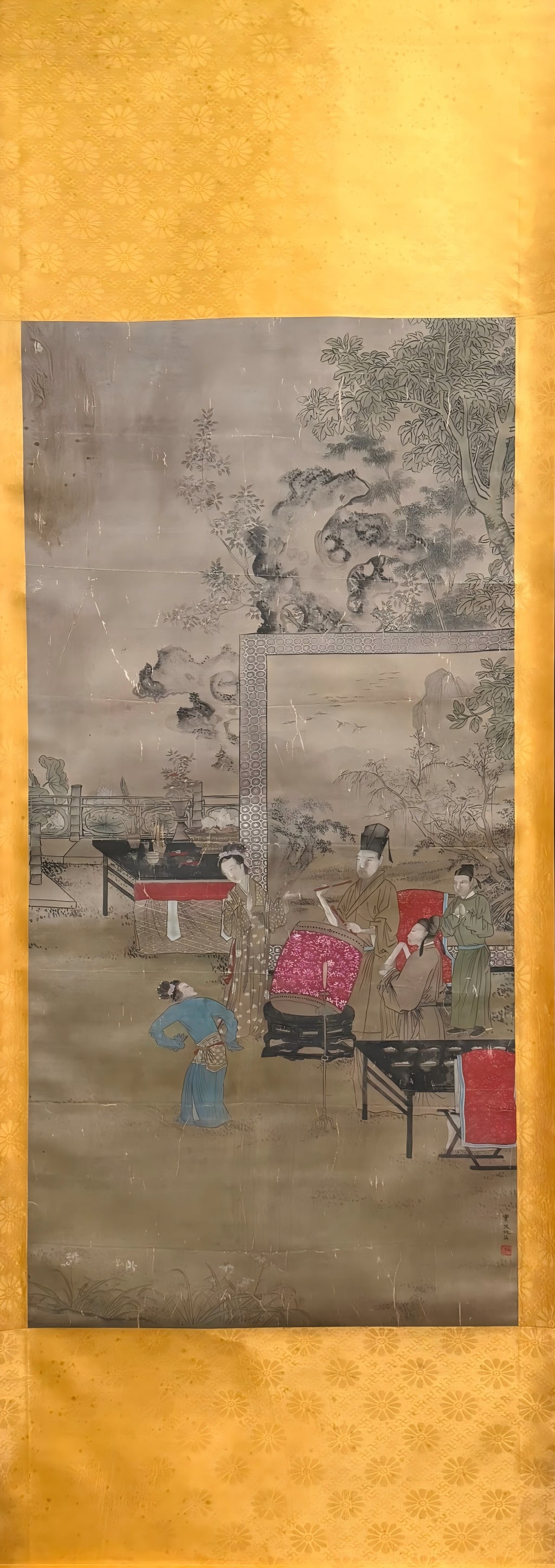 QIU YING'S FIGURES ON SILK: Size 136x67cm