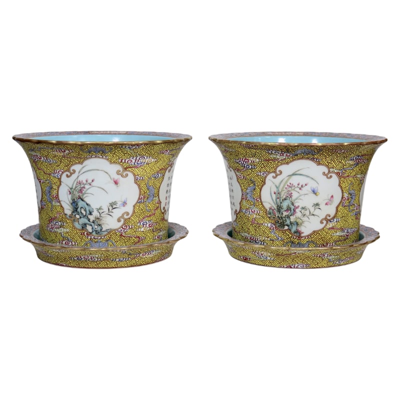 A PAIR OF YELLOW-GROUND, SWASTIKA-PATTERNED, FOUR-SEASON FLOWER-POEM FLOWER PLATES.: Height 18.5 cm, mouth 27 cm