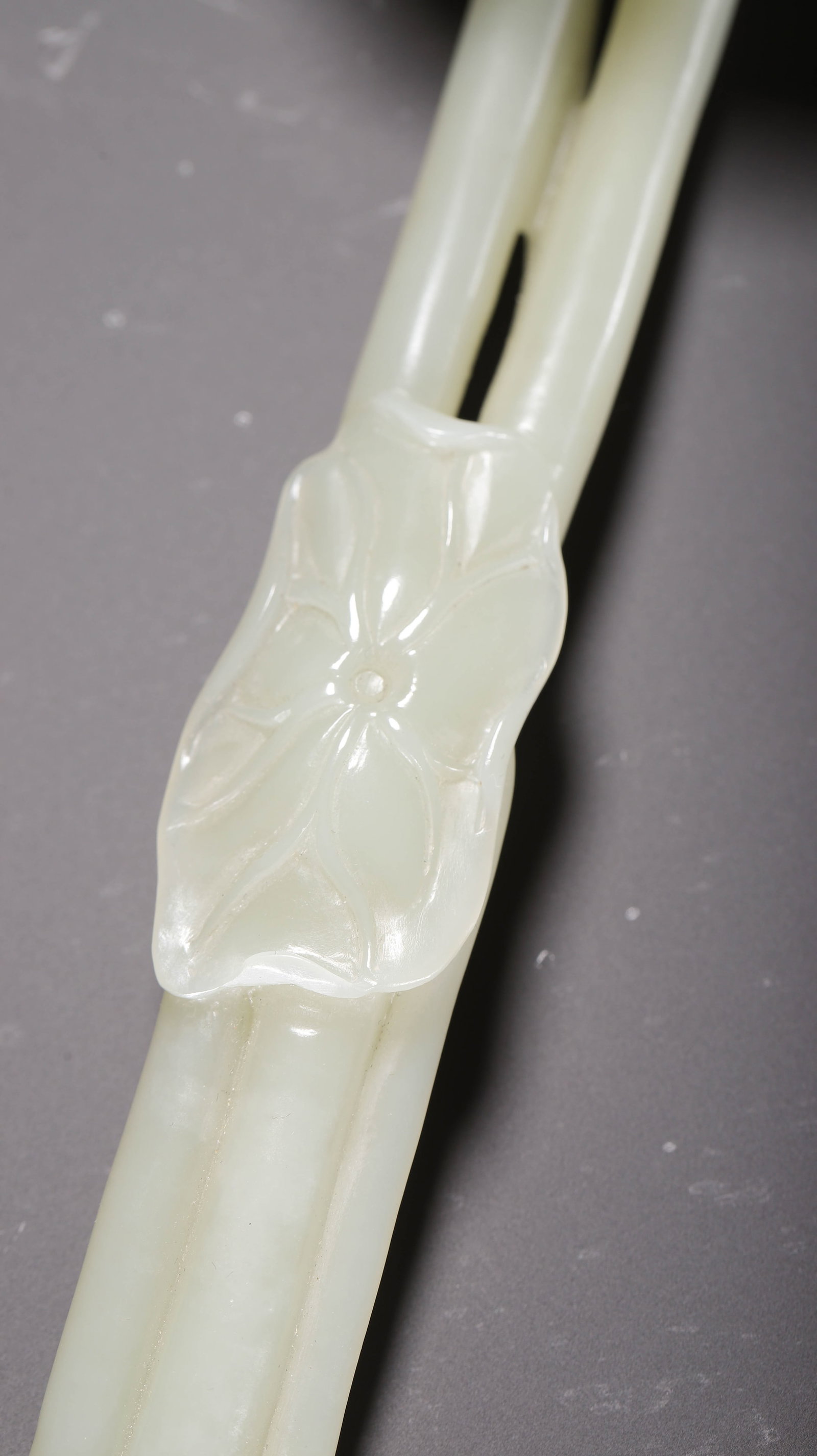 HETIAN WHITE JADE LOTUS PATTERN RUYI - 3