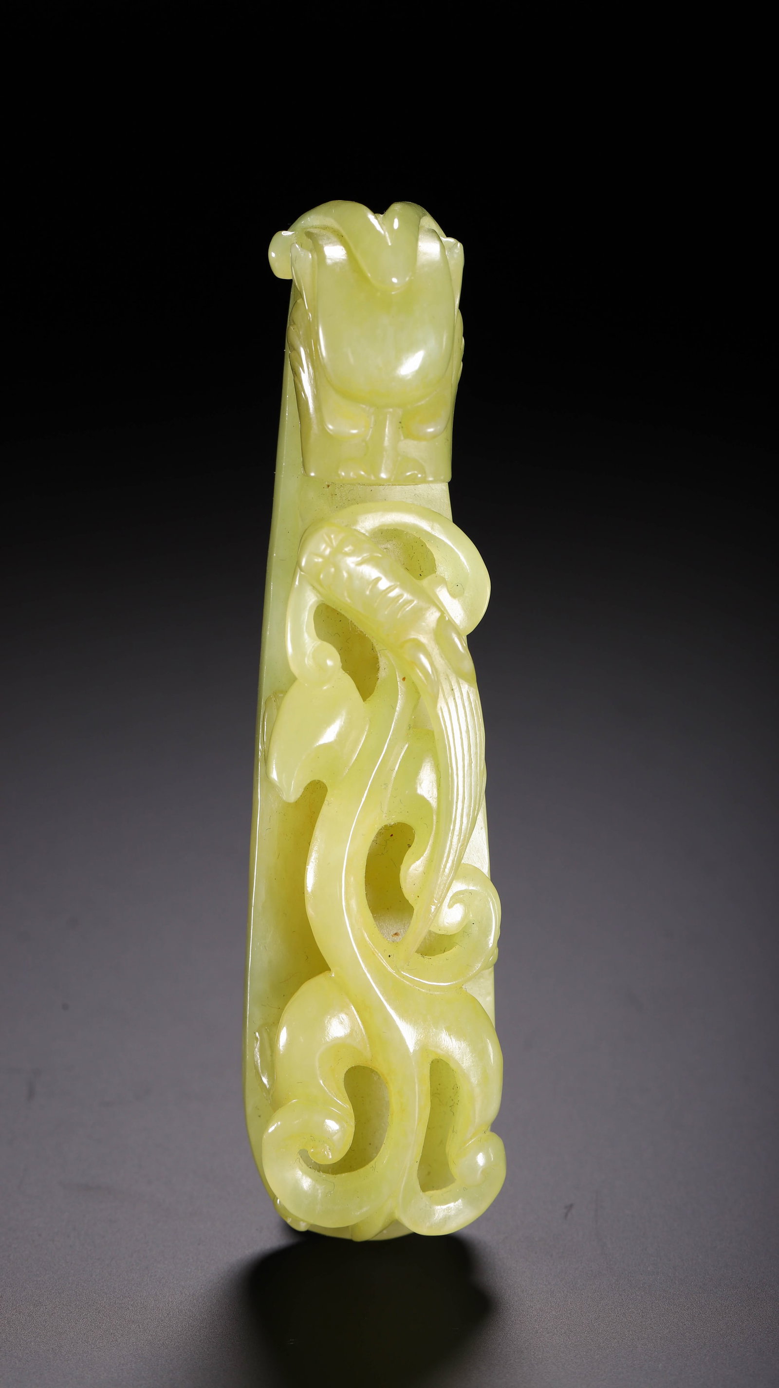 HETIAN YELLOW JADE DRAGON TEACHING SON BELT HOOK: 11.5cm long