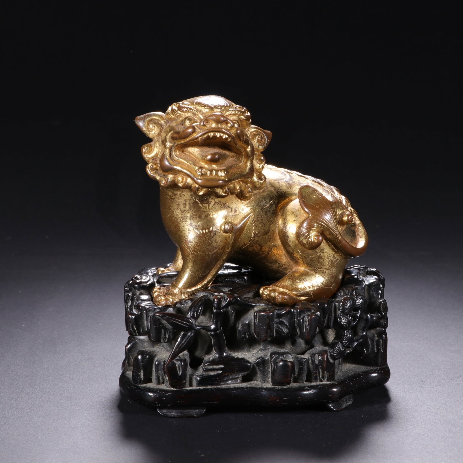 GILDED BRONZE AUSPICIOUS BEAST: Length 7cm Height 7cm