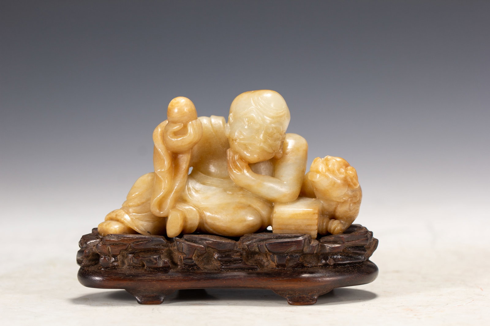 HETIAN JADE LUOHAN ORNAMENT: Length 9.5m, Width 3m, Height 7m