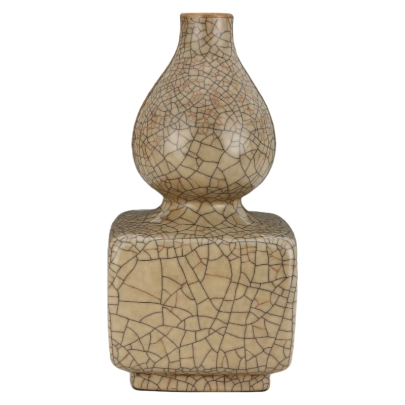 BEIGE GOURD BOTTLE: Height: 24.8 cm