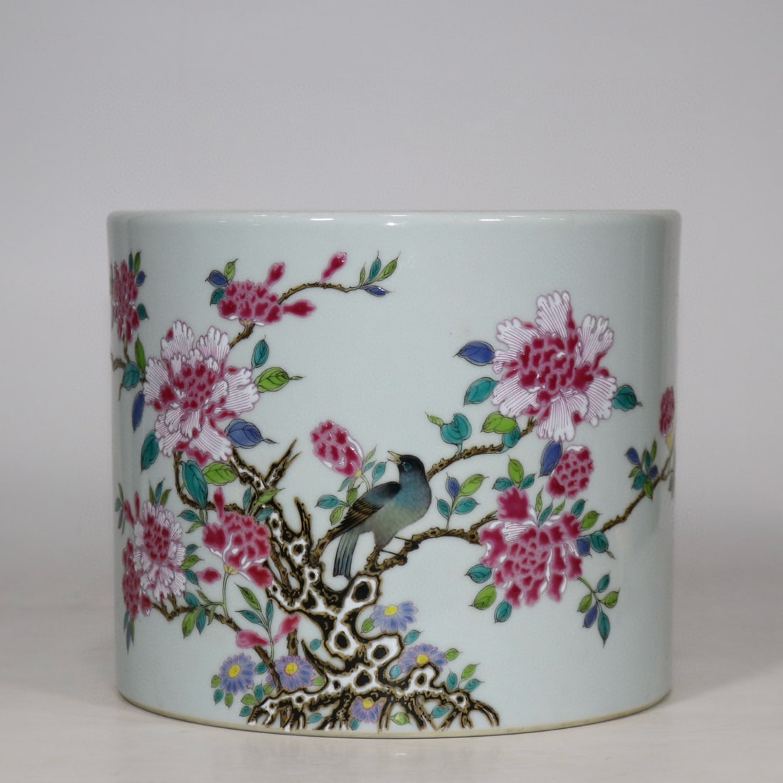 A FAMILLE ROSE BRUSH POT WITH FLOWERS AND BIRDS MADE DURING THE QIANLONG PERIOD OF THE QING DYNASTY: Height 17.3 cm, mouth diameter 20.8 cm
