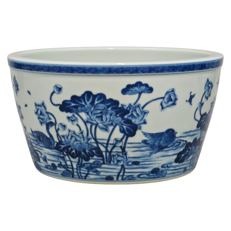 BLUE AND WHITE PORCELAIN JAR WITH THE "HARMONY AND BEAUTY" DESIGN, MADE DURING THE YONGZHENG REIGN: Height 12.3 cm, diameter 22.6 cm.
