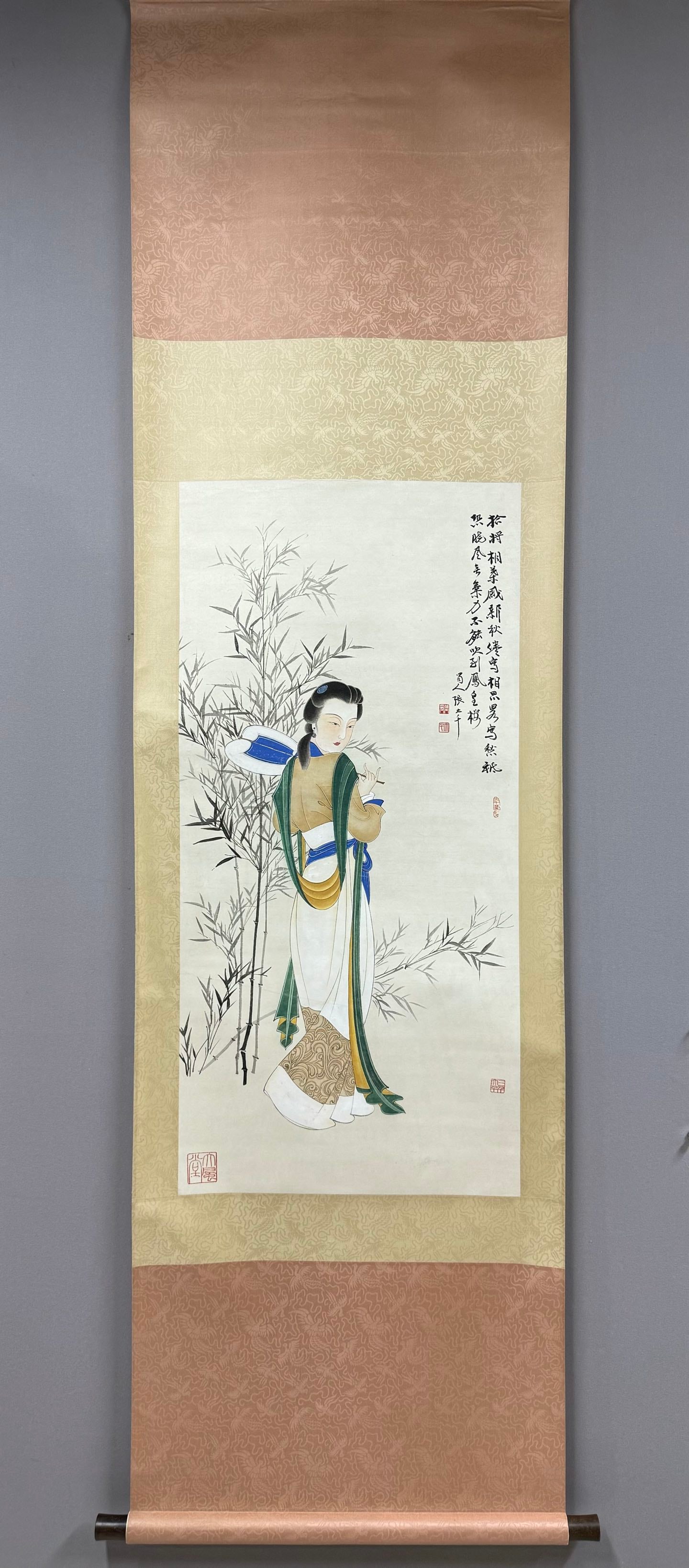 ZHANGDAQIAN:LADYWITHAFAN，张大千: Size 102x49cm
