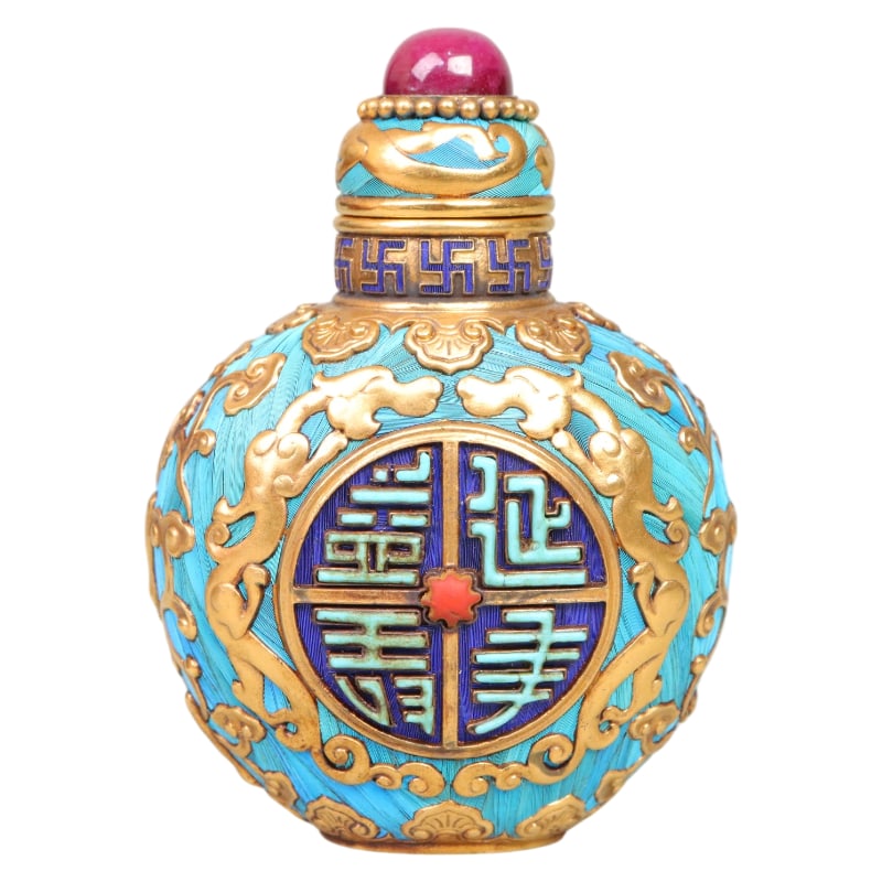 SILVER-GILT AND KINGFISHER FEATHER INLAY SNUFF BOTTLE WITH THE INSCRIPTION "LONGEVITY AND HEALTH".: Dimensions: Height 8.5 cm, Width 6.5 cm, Depth 4 cm, Weight 97.7 grams.