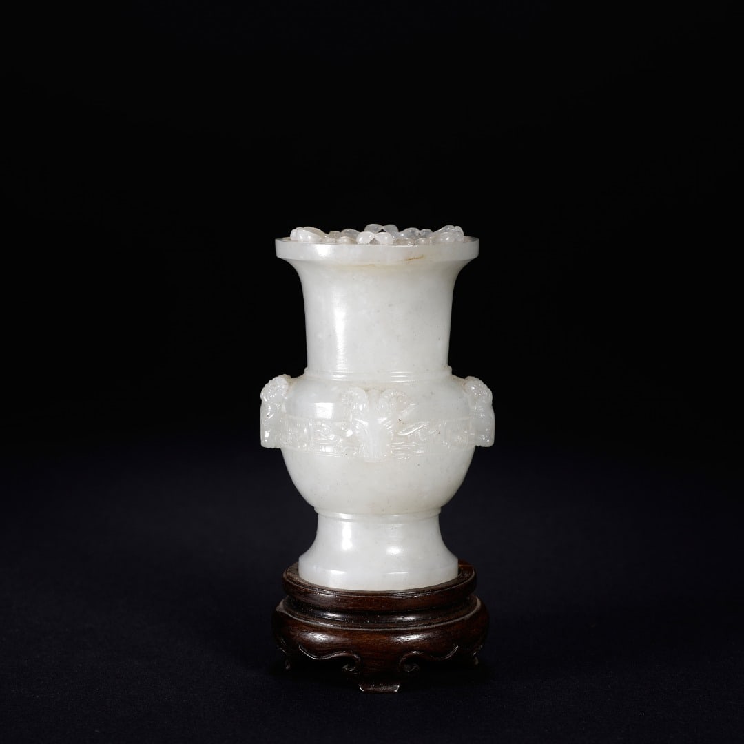 FOUR-GOAT STATUE ON HOTAN JADE WOOD: It measures 4.7 cm in length, 4.2 cm in width, and 7.2 cm in height, weighing 94 grams. With the support, it is 9.2 cm high.