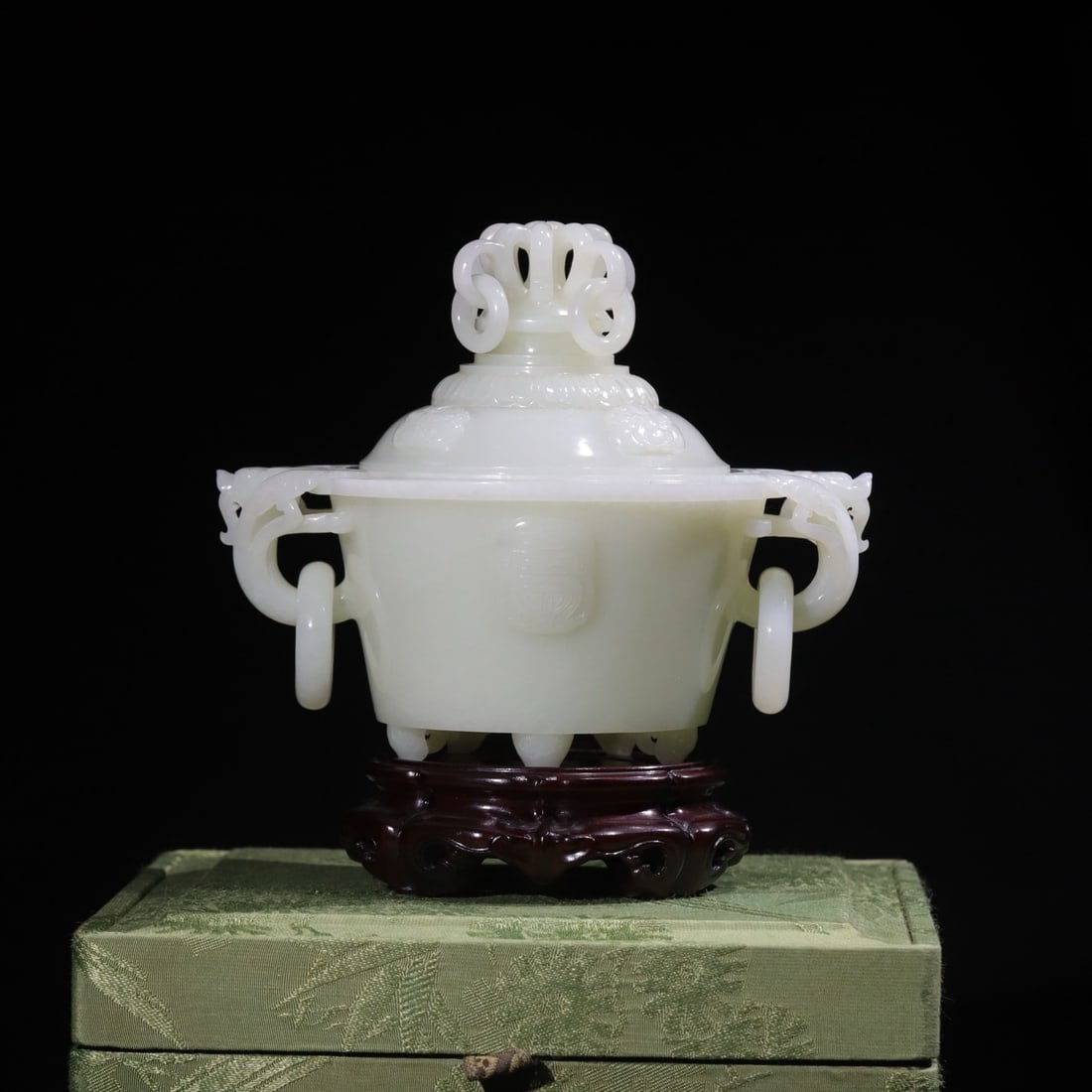 WHITE JADE INCENSE BURNER WITH MOVABLE RING KNOB AND ANIMAL-EAR HANDLE. (1 of 11)