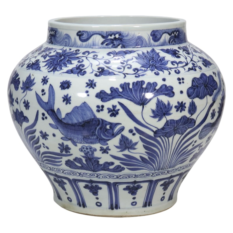 YUAN DYNASTY BLUE AND WHITE PORCELAIN JAR WITH FISH AND ALGAE DESIGN: 30 cm tall