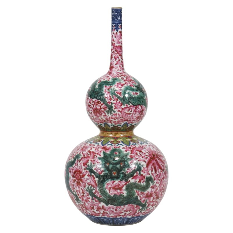 ROUGE-RED LONG-MOUTHED GOURD-SHAPED VASE WITH INTERTWINED FLORAL PATTERNS AND FIVE DRAGONS: Height 30.5 cm