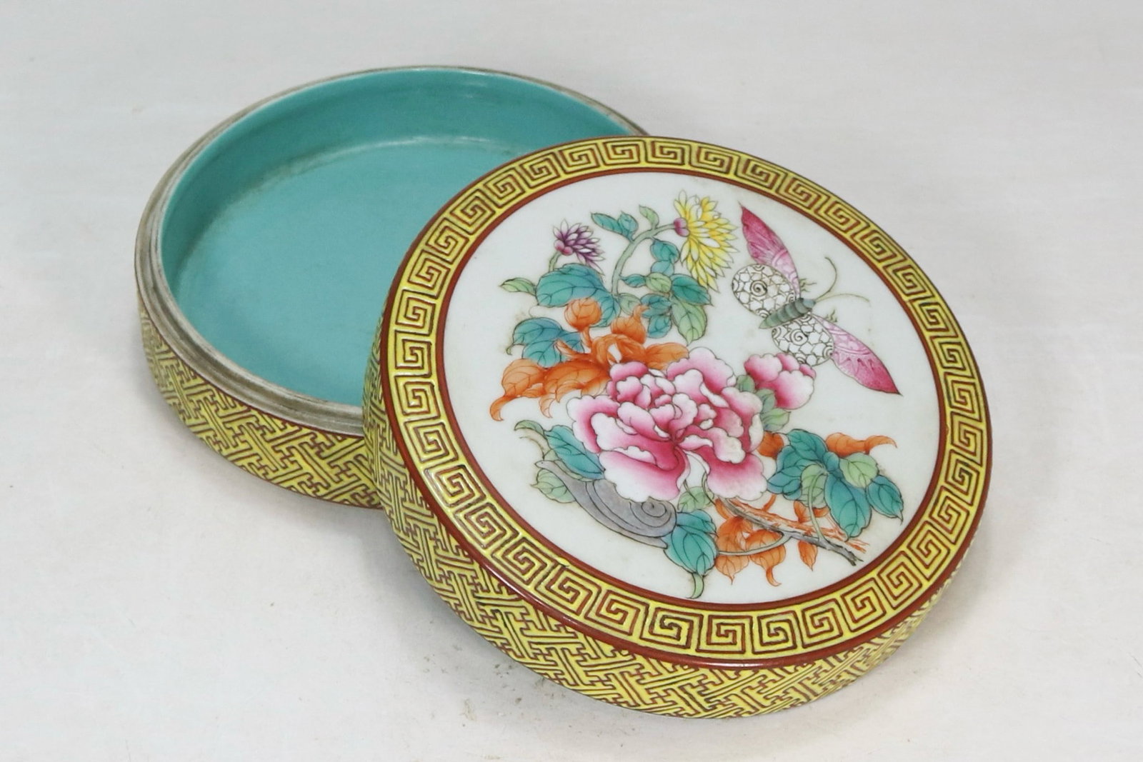 FLORAL PATTERN COVERED BOX - 3