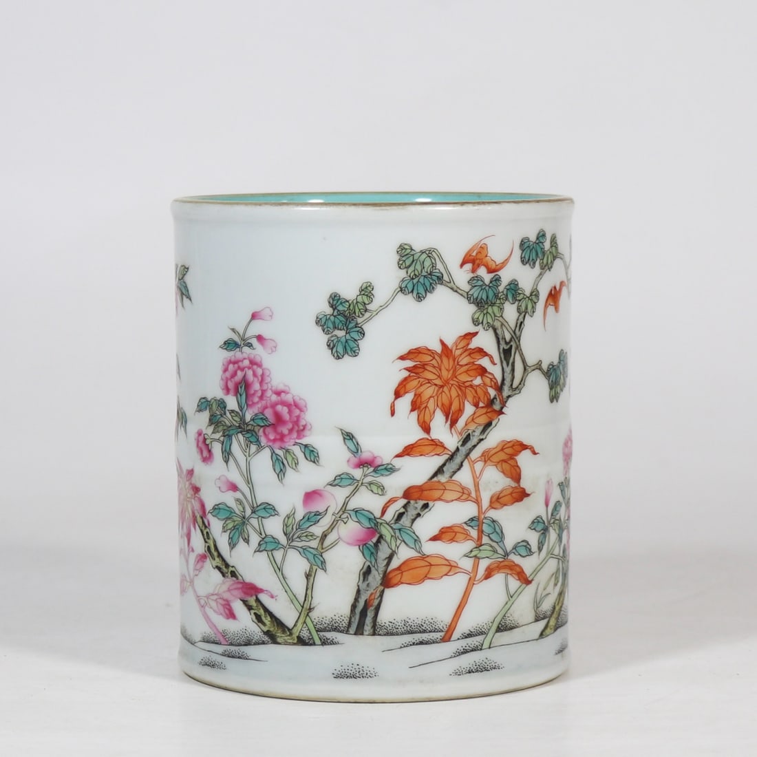 FAMILLE ROSE BRUSH POT WITH A DESIGN OF LONGEVITY AND HAPPINESS: Height 14.2 cm, diameter 12 cm