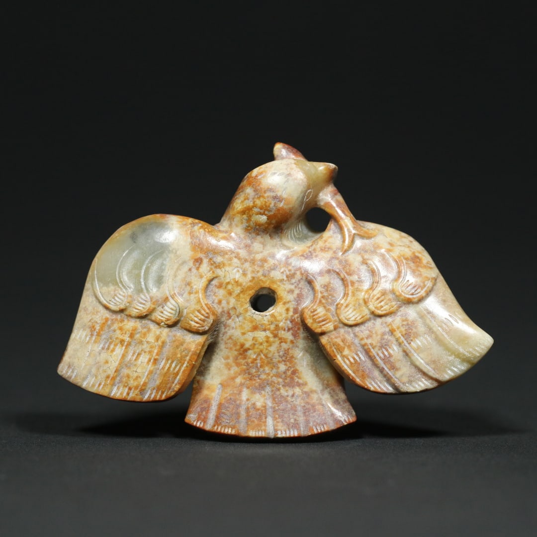 JADE BIRD PENDANT FROM THE HAN DYNASTY: 7.6X5.2X2.2 cm, Weight: 63.5 grams