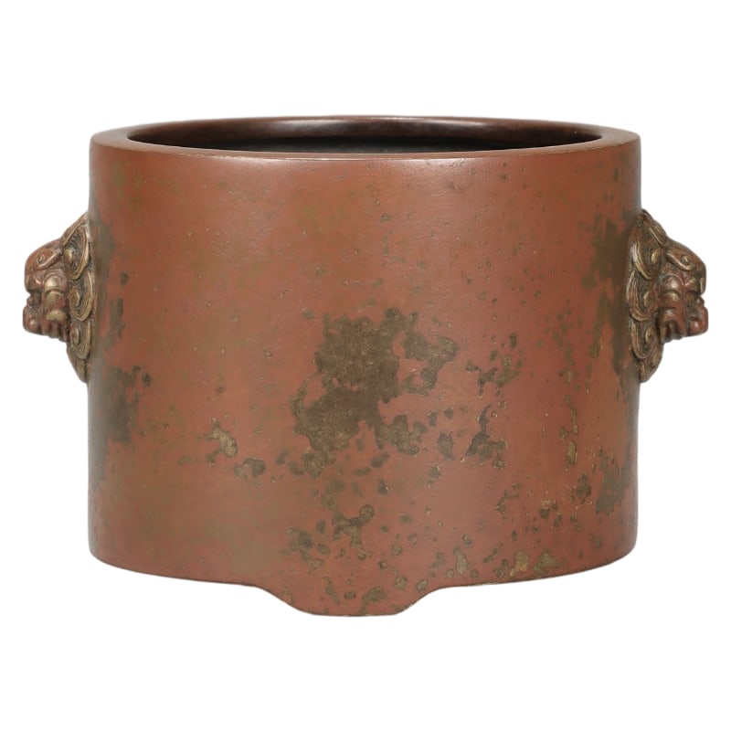 LION-EAR CYLINDRICAL INCENSE BURNER WITH THE INSCRIPTION "MADE IN THE XUANDE PERIOD OF THE MING: It is 7.8cm high, has a mouth diameter of 9.8cm, and weighs 674.5g.