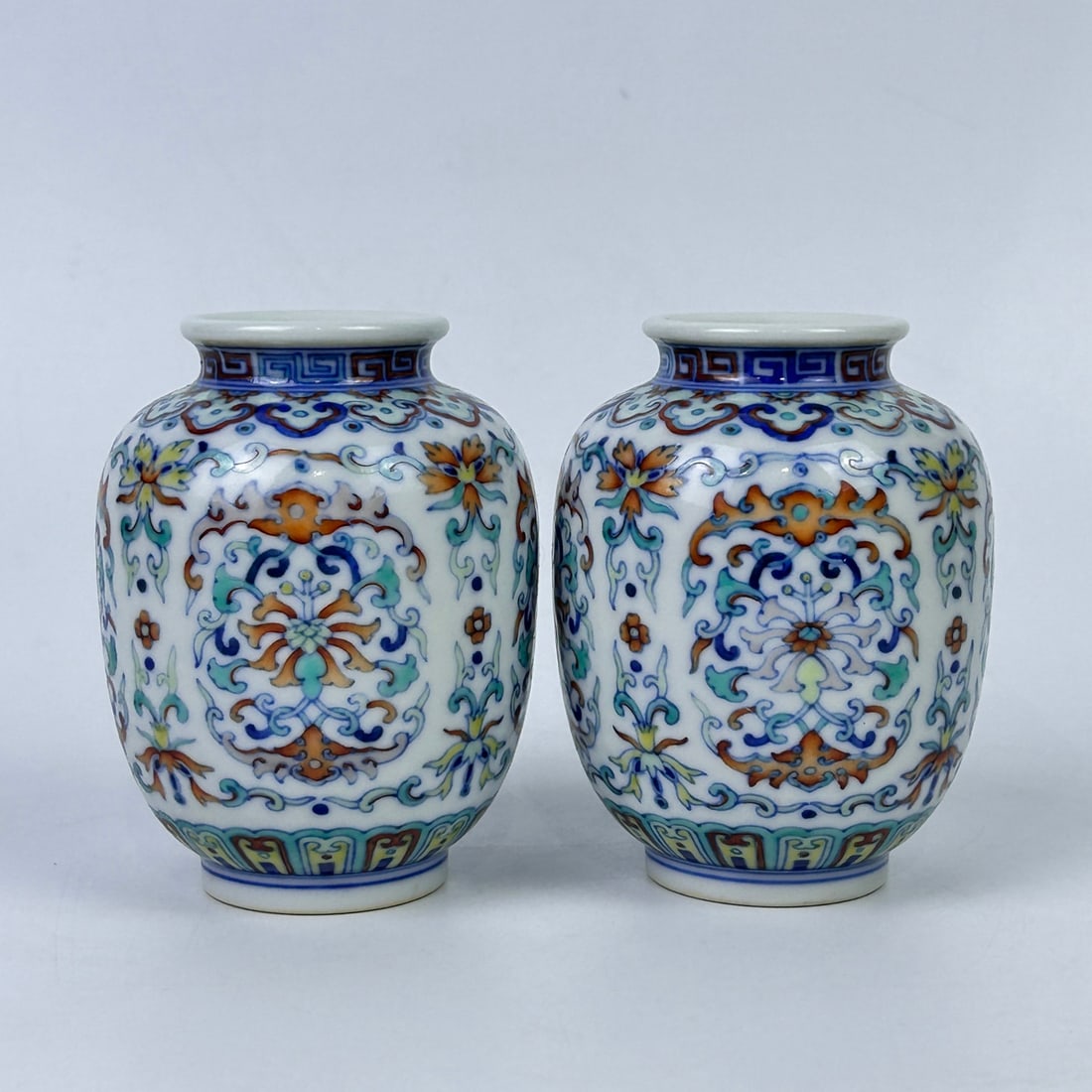 A PAIR OF DOUCAI (ENAMEL OVERGLAZE ENAMEL) LANTERN-SHAPED VASES WITH BAT AND LOTUS FLOWER PATTERNS: Height: 9 cm, Mouth Diameter: 4.1 cm