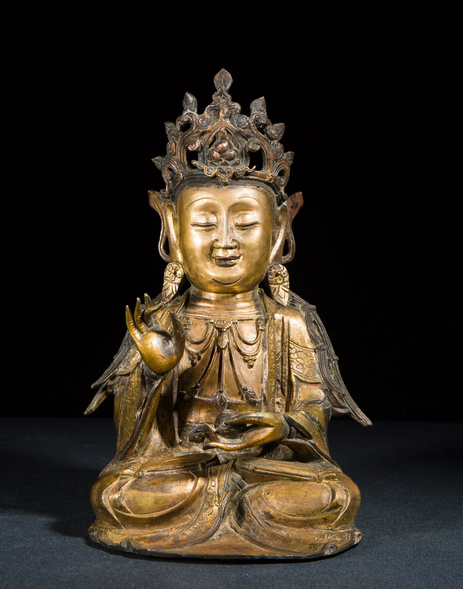 A GILT-BRONZE FIGURE OF MAHASTHAMAPRAPTA. MING DYNASTY. (1 of 9)