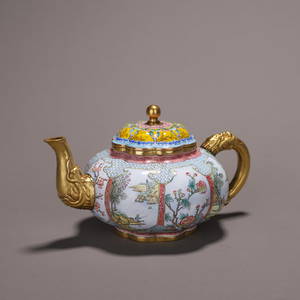 A FINELY PAINTED ENAMEL FAMILLE ROSE TEAPOT.