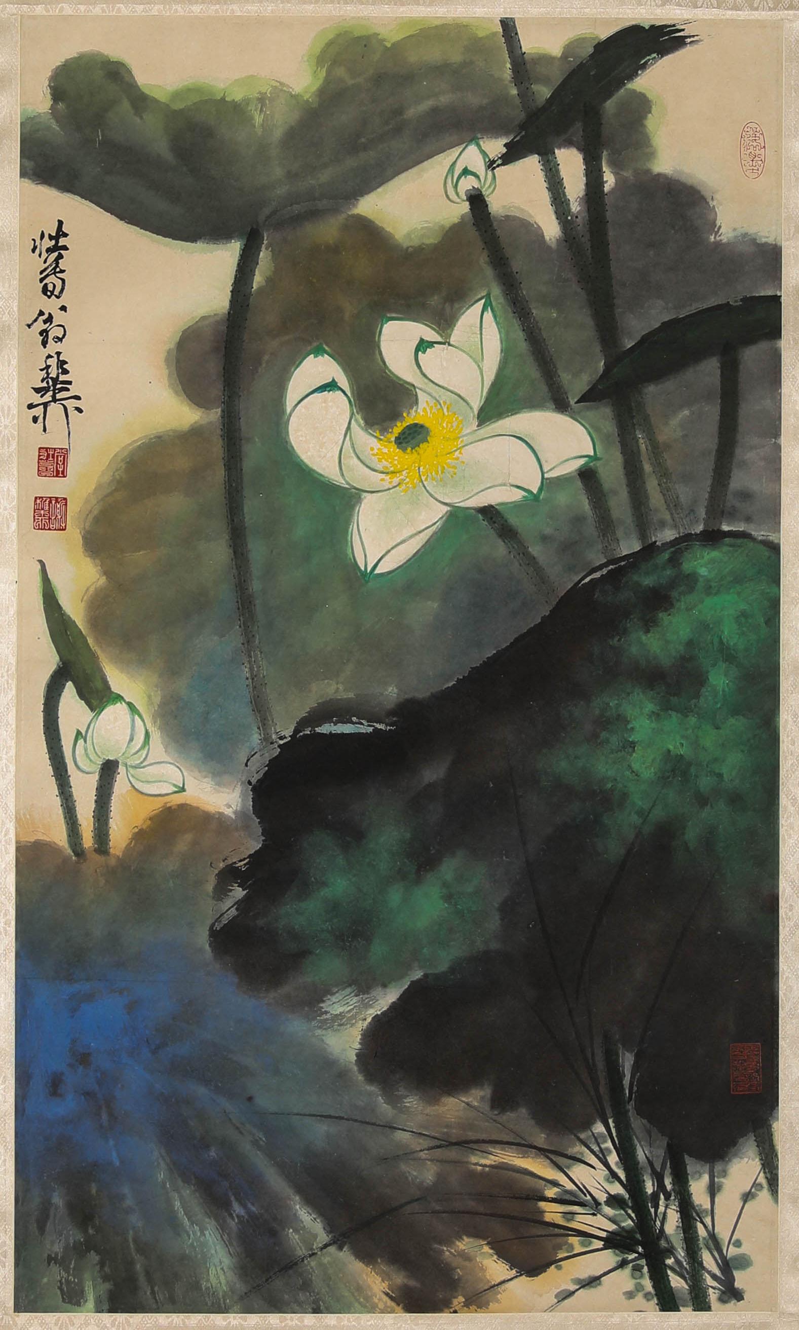 Chinese White Lotus Painting, Paper Scroll, Xie Zhiliu: Chinese White Lotus Painting, Paper Scroll, Xie Zhiliu Mark ?花?白?圖? Length:77cm, Width:45cm, Detailed condition reports are not included in this catalog. For additional informatio