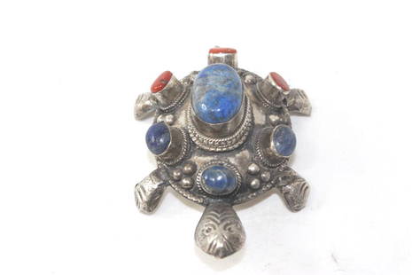 Antique silver turtle with lapus lazuli and coral Antique silver turtle with lapus lazuli and coral.: Antique silver turtle with lapus lazuli and coral. Weight: 105 grams.