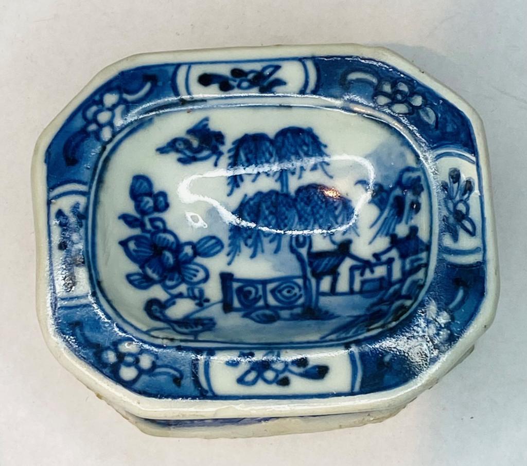 18 TH MINI CHINESE BLUE AND WHITE 18 TH MINI CHINESE BLUE AND WHITE (1 of 6)