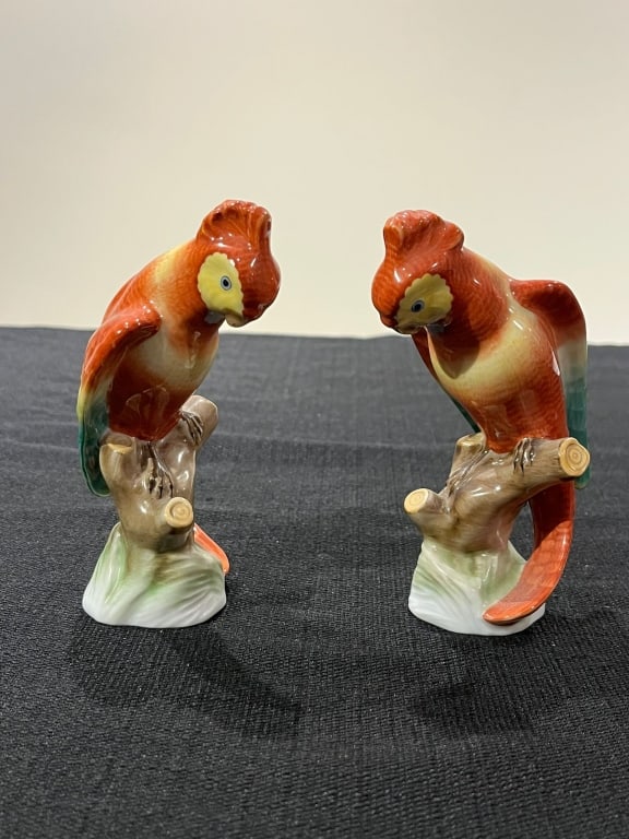 A pair of  Herend parrots statue with mark in them (1 of 4)