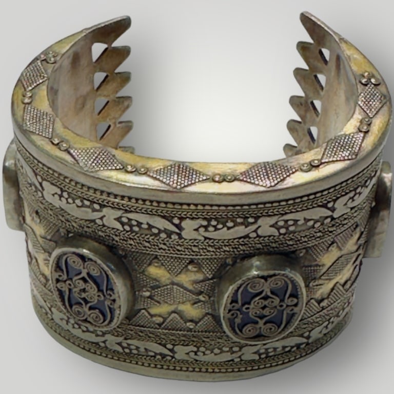 Tekke Tribe, Turkmenistan,  silver bracelets Tekke Tribe, Turkmenistan,  silver bracelets mounted (1 of 5)