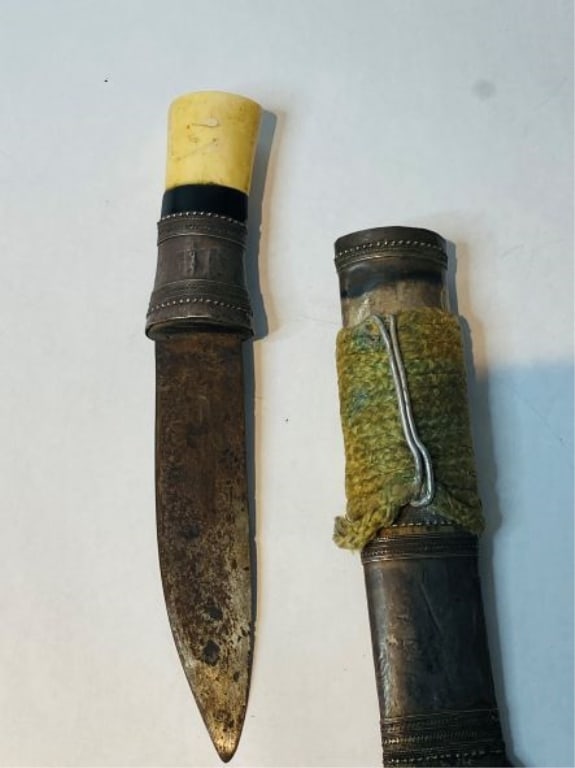 CHINESE ENGRAVED SILVER DAGGER CHINESE ENGRAVED SILVER DAGGER BONE HANDLE .For condition report: CHINESE ENGRAVED SILVER DAGGER BONE HANDLE .For condition report please contact E-mail :(antiquesyorkville@gmail.com ) phone:(+647-671-4495) Thanks Yorkville Auction .