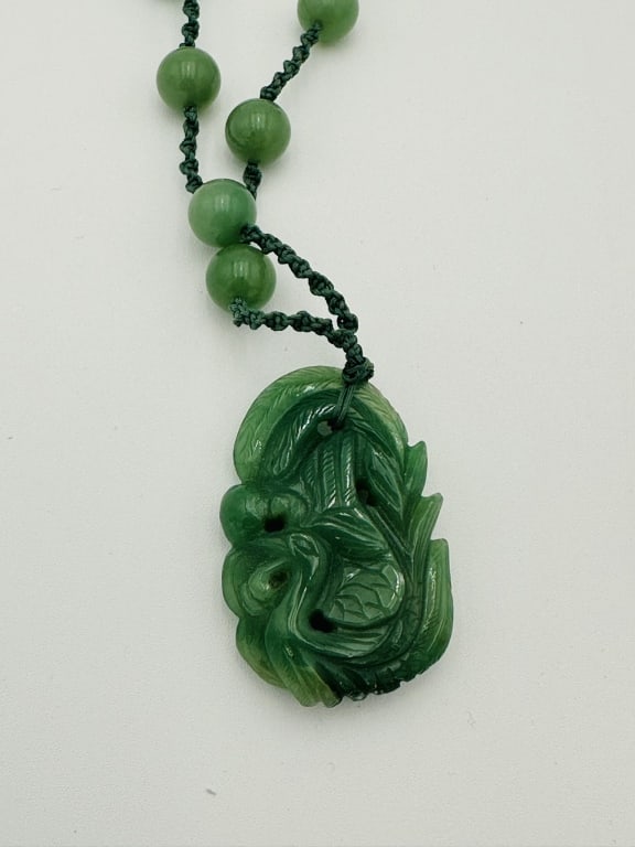 Vintage Natural Green Chinese Jade Necklace Vintage Natural Green Chinese HETIAN Nephrite Jade (1 of 5)