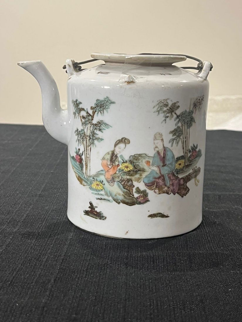 Old ching dynasty Chinese tea pot with red mark in the bottom. High : 14 cm (1 of 6)