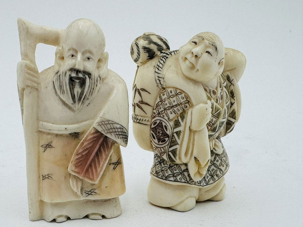 Two 19 century Chinese Netsuke hard carved sign in bottom (1 of 4)