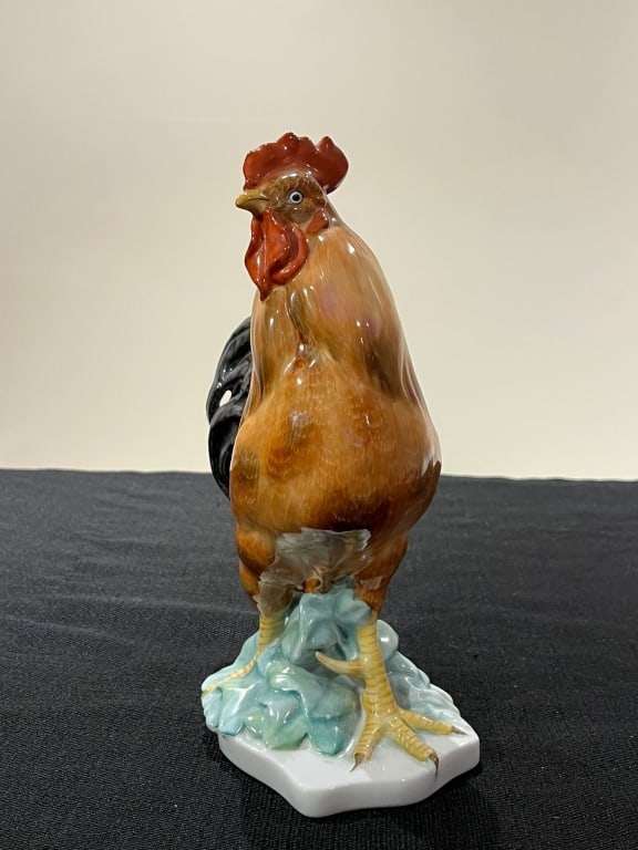 Herend porcelain rooster statue with mark in the Herend porcelain rooster statue with mark in the (1 of 8)