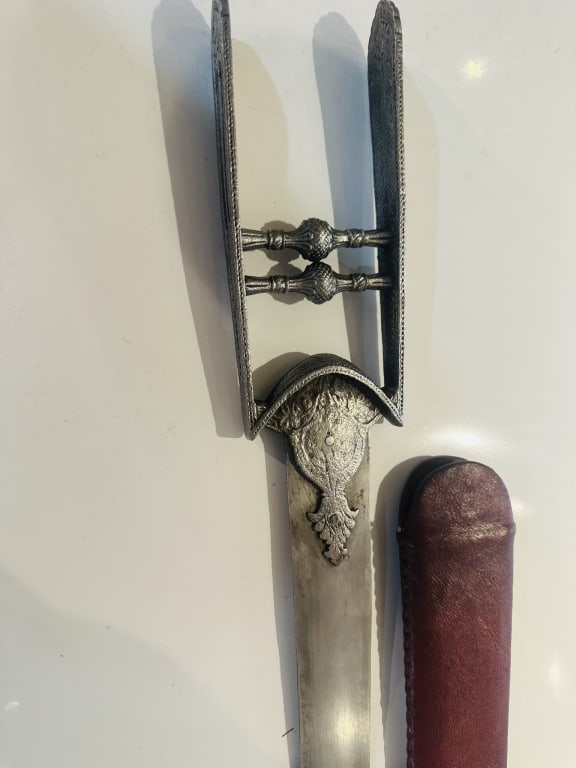 A curved Deccan katar koftgari steel push dagger (katar) South India (1 of 18)