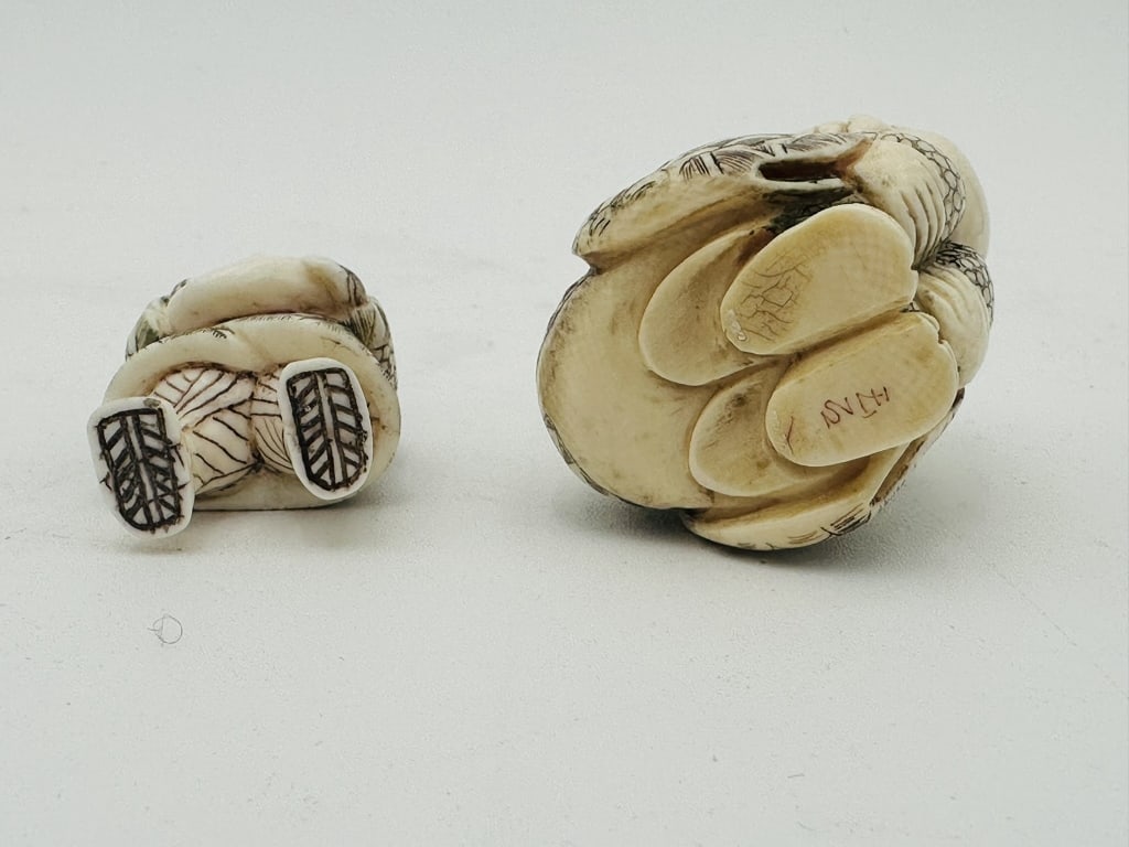 19 th Chinese Japanese    Netsuke hard carved 19 th Chinese Netsuke hard carved (1 of 3)