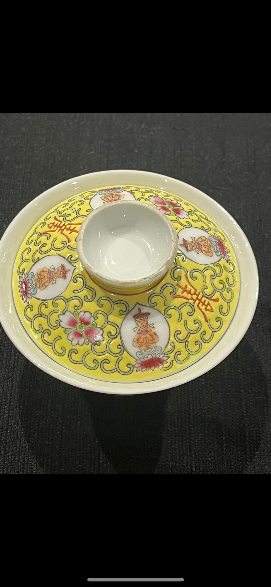 Herend porcelain parrot bird in good condition and blow mark in the bottom High : 25 cm: Herend porcelain parrot bird in good condition and blow mark in the bottom High : 25 cm For condition report please contact E-mail :(antiquesyorkville@gmail.com ) phone:(+647-671-4495) Thanks Yorkvill