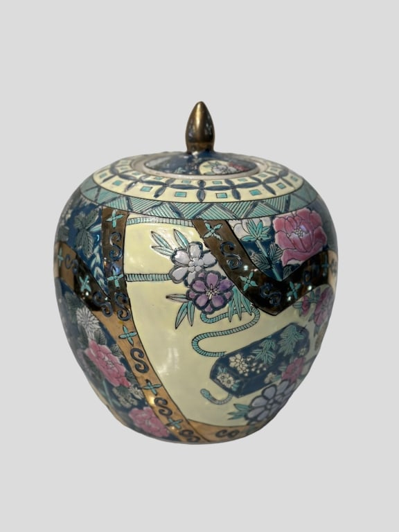 Vintage Famille Rose Ginger Jar with Lid from Qiai Vintage Famille Rose Ginger Jar with Lid from: Vintage Famille Rose Ginger Jar with Lid from Qianlong Nian Zhi . For condition report please contact E-mail :(antiquesyorkville@gmail.com ) phone:(+647-671-4495) Thanks Yorkville Auction .you can che
