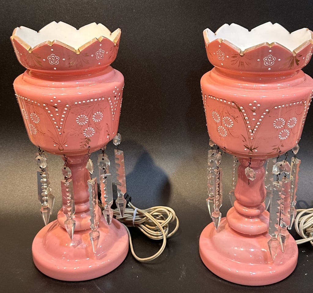 luster opaline pink and white luster opaline pink and white opaline: luster opaline pink and white 33 cm high For condition report please contact E-mail :(antiquesyorkville@gmail.com ) phone:(+647-671-4495) Thanks Yorkville Auction
