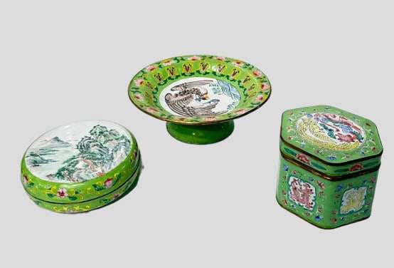 3 pieces of enamel chinese conton Consisting of five Canton enamelled on copper alloy table top: Consisting of five Canton enamelled on copper alloy table top objects, Famille Rose polychrome finish on green and white background,