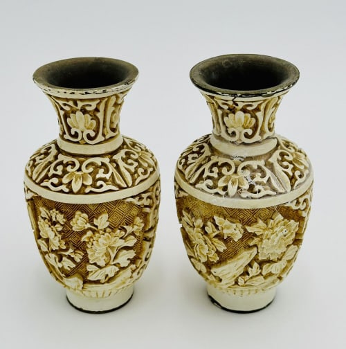 2 Cream Colored Vintage Cinnabar & Brass Vase Cream Colored Vintage Cinnabar & Brass Vase Incredible (1 of 2)