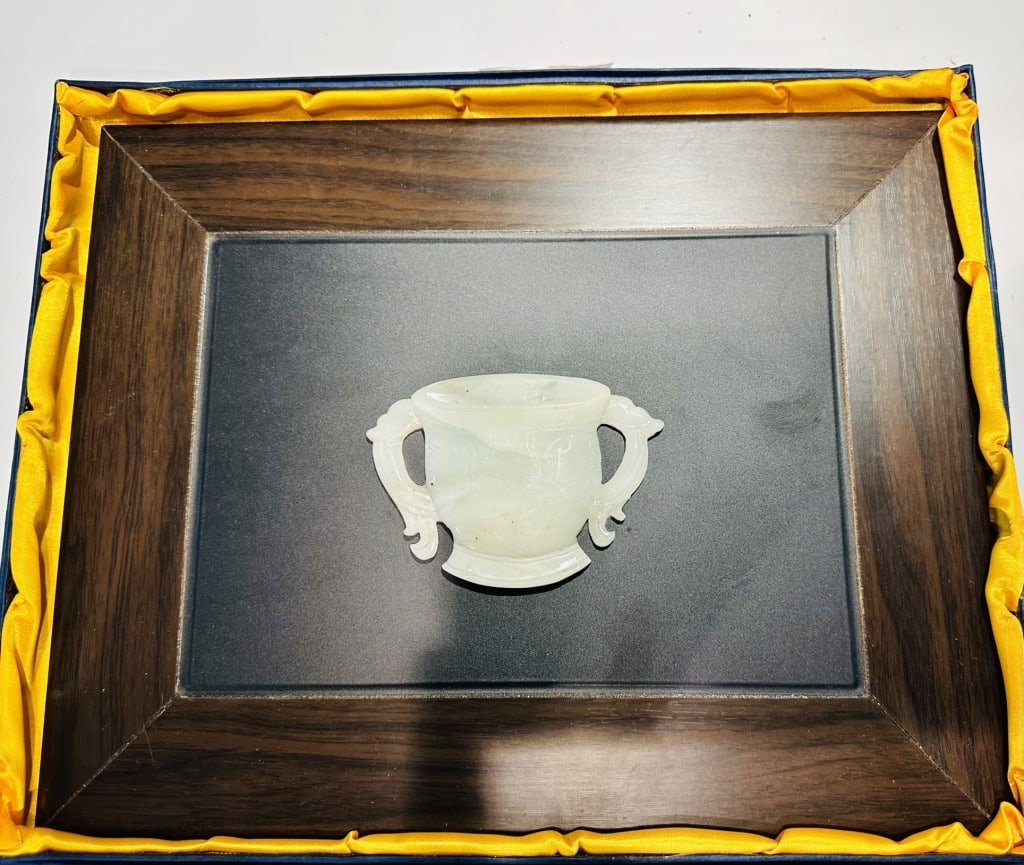 CHINESE QING WHITE JADE MARRIAGE CUP CHINESE QING WHITE JADE MARRIAGE CUP (1 of 9)