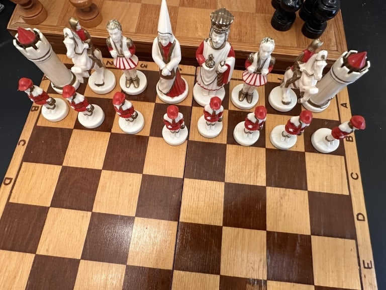 Beautifully Detailed Themed Chess Set VTG Camelot Chess Set original box w lid Cardinal Industrie (1 of 7)