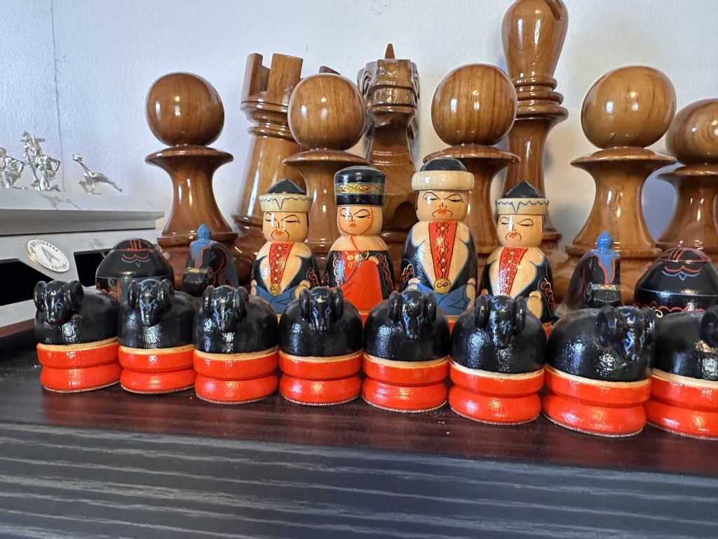 vintage hard carving wood chess vintage hard carving wood chess: vintage hard carving wood chess provenance .private chess collector.For condition report please contact E-mail :(antiquesyorkville@gmail.com) phone:(+647-671-4495) Thank you Yorkville Auction